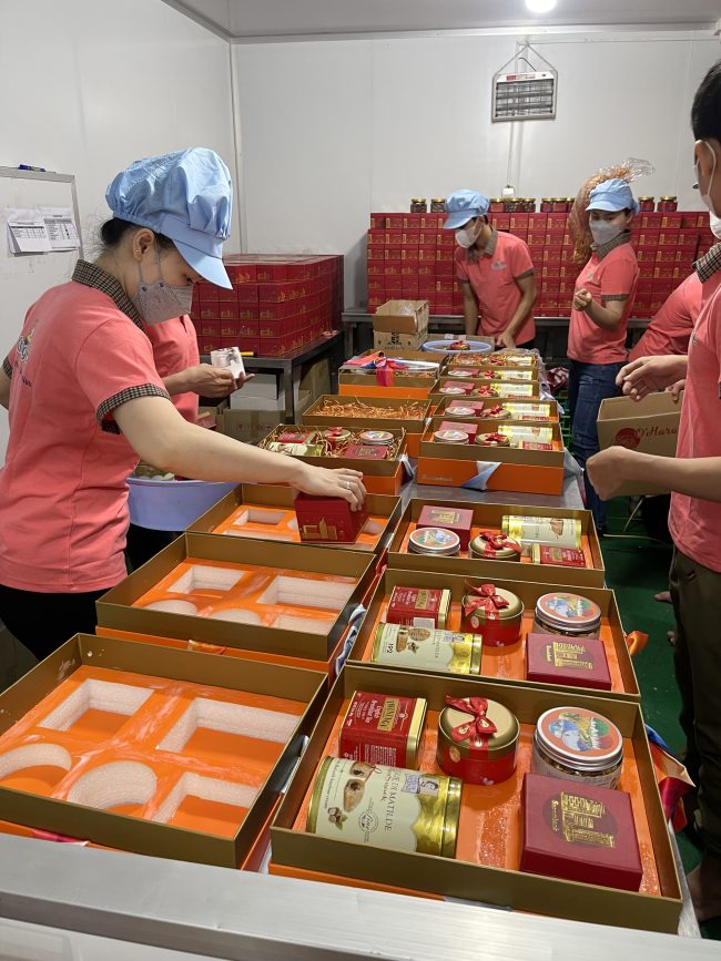 gia công hộp quà tết 2024